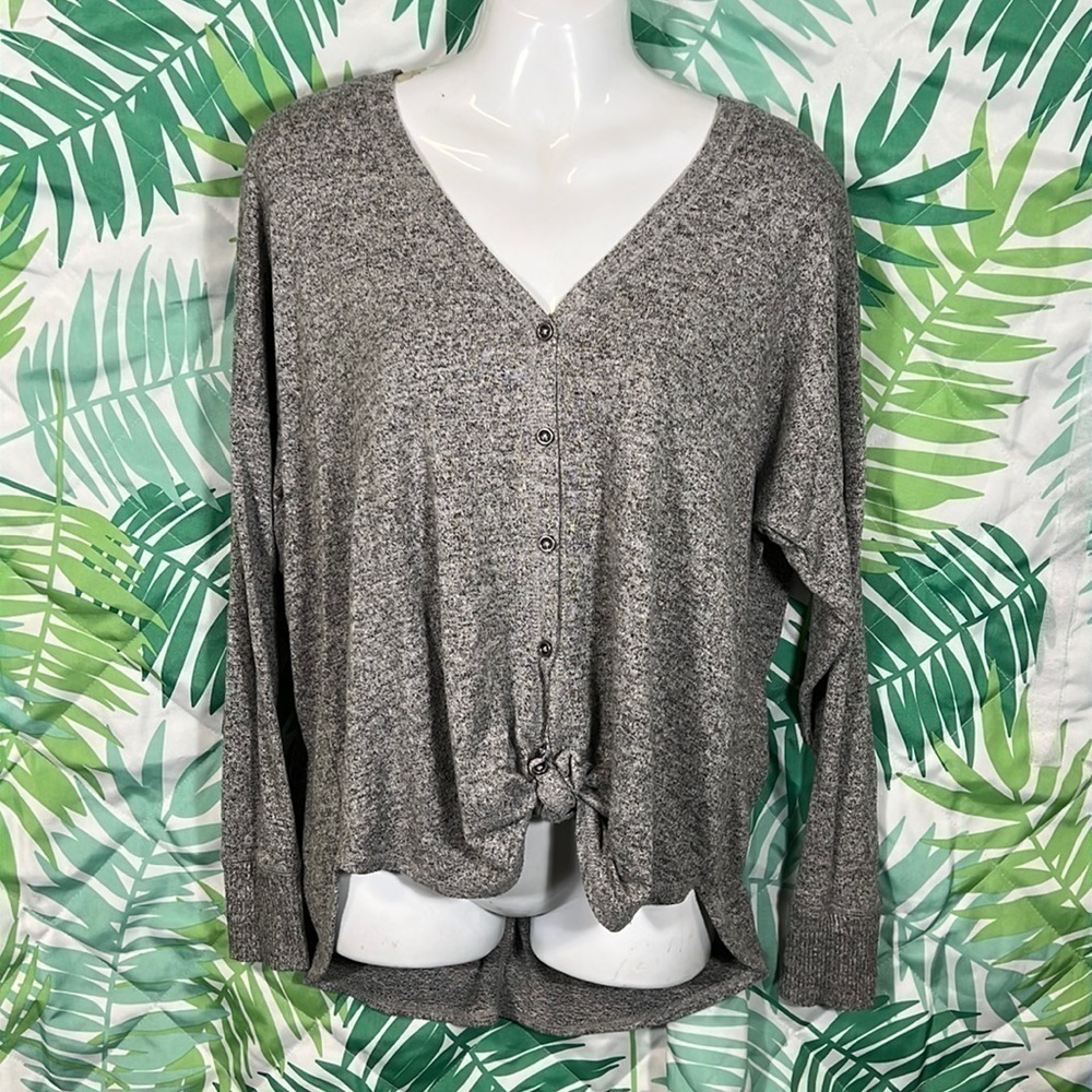 Abercrombie and fitch long sleeve shirt, knotted front, longer back - color gray